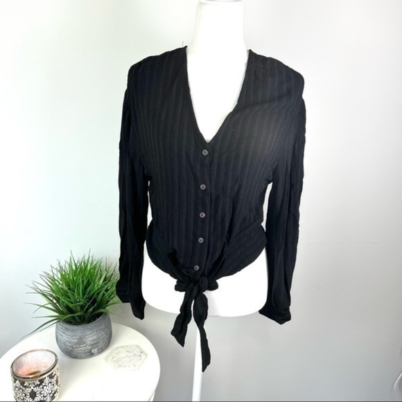 Astr Cropped Tie Shirt black button down tie women’s size XS - Picture 1 of 11